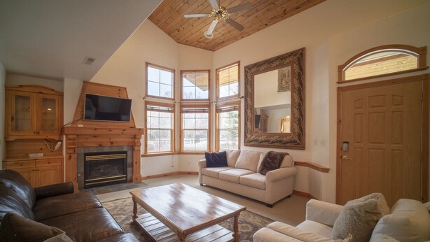 Unclassified image, 1 of 24, button - 3 Bedroom 3 Bathroom Chalet 719 (Midway)