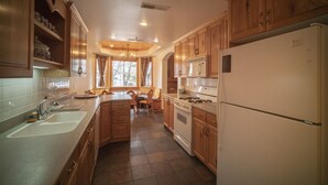 Unclassified image, 5 of 24, button - 3 Bedroom 3 Bathroom Chalet 719 (Midway)