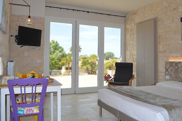 Deluxe-huone | Oleskelualue | Taulutelevisio