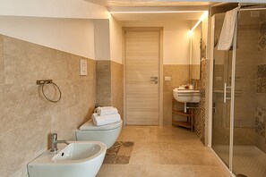 Superior Suite, Terrace, Sea View | Bathroom | Shower, free toiletries, towels - Barokhouse (Scicli)