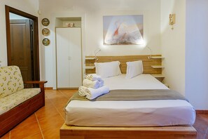 Deluxe Double Room | 1 bedroom, cots/infant beds, free WiFi, bed sheets