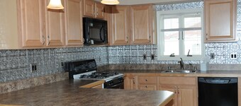 Stay near Hampton Beach & its park, steps away!