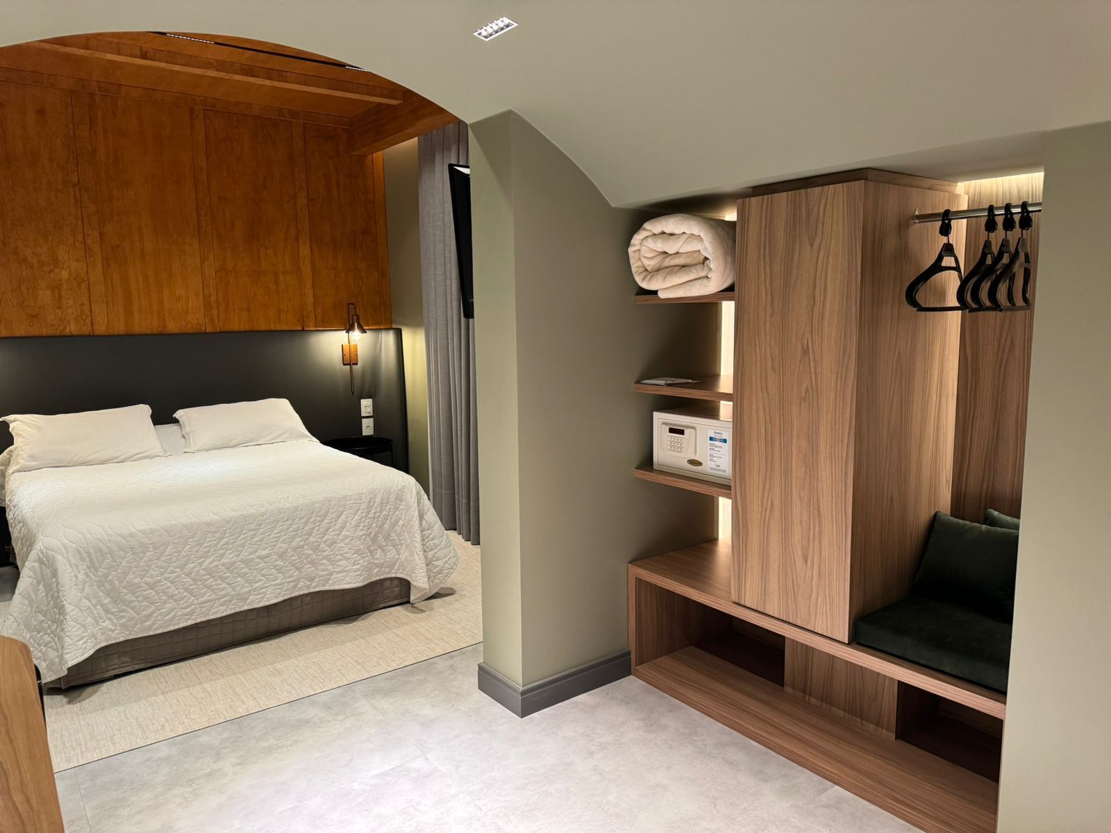 Superior-Suite | Allergikerbettwaren, Minibar, schallisolierte Zimmer, kostenloses WLAN