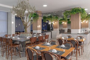 Dinner served - Hotel Mogano Premium (Chapecó)