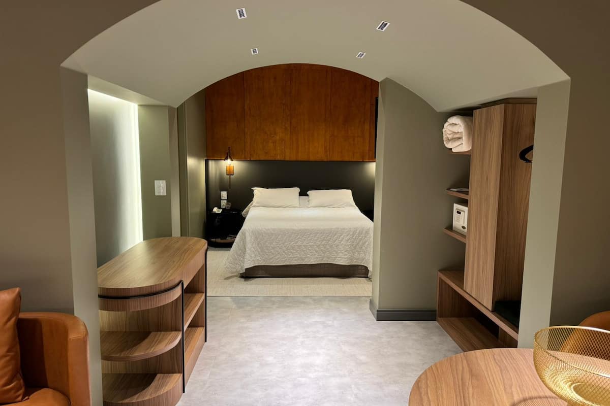 superior suite | 1 bedroom, hypo-allergenic bedding, minibar, soundproofing