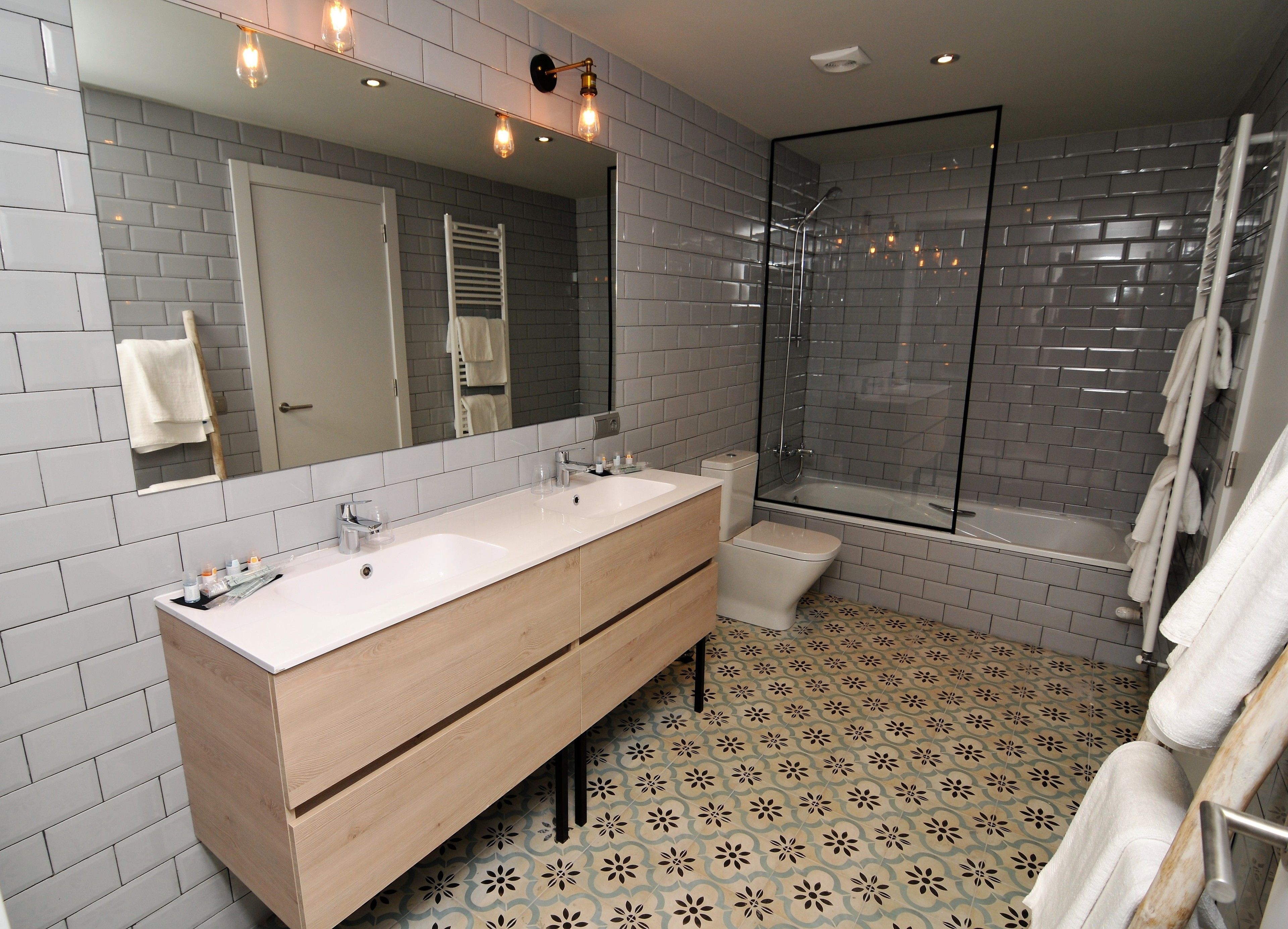 quadruple room | deep-soaking bathtub