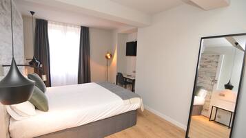 Down duvets, desk, laptop workspace, free WiFi