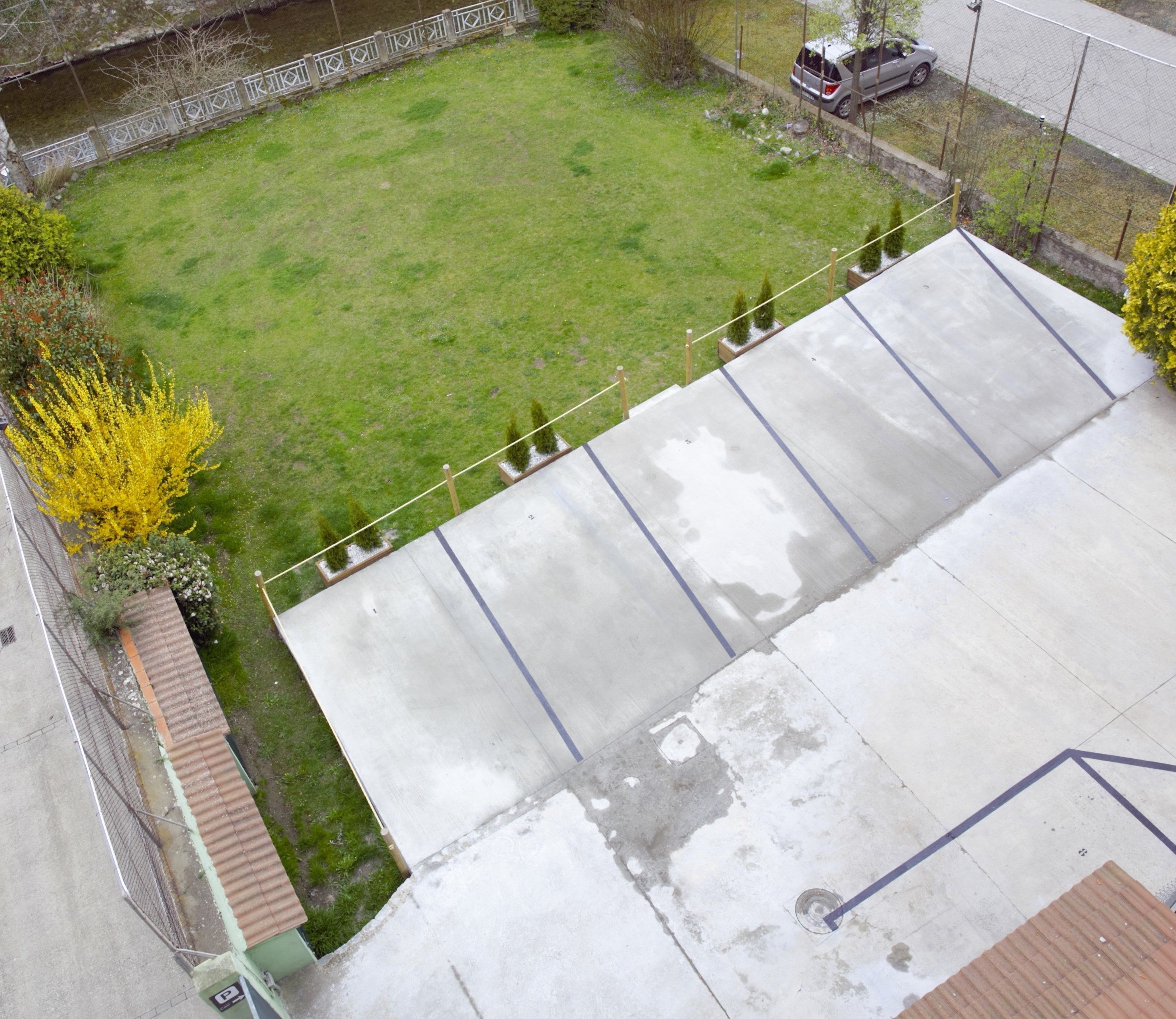 self-parking (surcharge) 5 per day