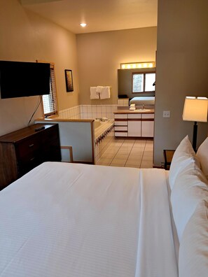 1 bedroom, desk, free WiFi, bed sheets