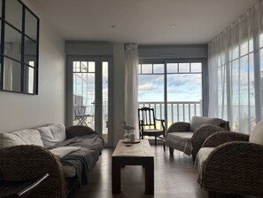 A living room with a sofa, armchairs, a coffee table, and a view of the sea through large windows. - House / Villa - Arcachon (Arcachon)