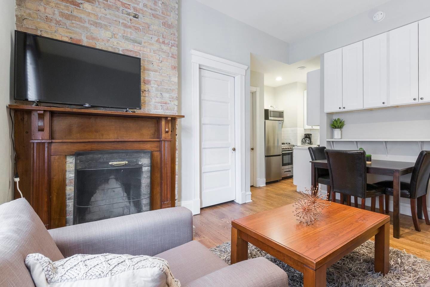 Apartment (2 Bedrooms) | Living room | TV, fireplace, streaming services