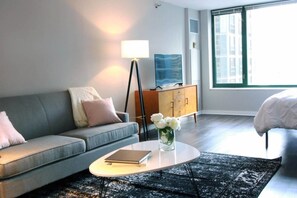 Room - The Nimbus - Vibrant Studio in Heart of Downtown! (Chicago)