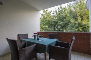 Standard Apartment, 3 Bedrooms (0129) | Teres/patio