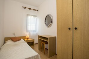 Standard Apartment, 3 Bedrooms (0129) | 3 bilik tidur, seterika/papan seterika, Wi-fi percuma, cadar katil