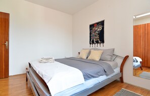 Standard Apartment, 2 Bedrooms (0130) | 2 bedrooms, iron/ironing board, free cribs/infant beds, free WiFi - Apartment 1085 (Pula)