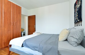 2 bedrooms, iron/ironing board, free cots/infant beds, free WiFi - Apartment 1085 (Pula)