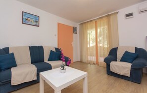 Standard Apartment, 1 Bedroom (0131) | Living area | TV, table tennis - Apartment 758 (Pula)