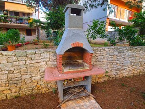 BBQ/picnic area - Apartment 758 (Pula)