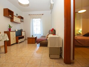 標準公寓, 1 間臥室 (397/907) | 起居區 | 電視