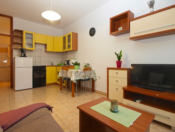 標準公寓, 1 間臥室 (397/907) | 起居區 | 電視