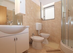 Standard Apartment, 2 Bedrooms (0133) | Bathroom