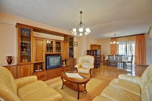 Standard Apartment, 4 Bedrooms (43/1579) | Living area - Apartment 43 (Pula)