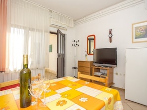 Standard Apartment, 1 Bedroom (51/77) | In-room dining - Apartment 51 (Pula)