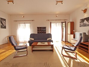 Standard-Apartment, 4 Schlafzimmer (70/106) | Wohnzimmer | Fernseher