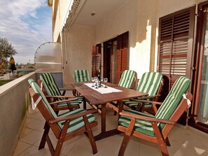 Standard Apartment, 4 Bedrooms (70/106) | Terrace/patio