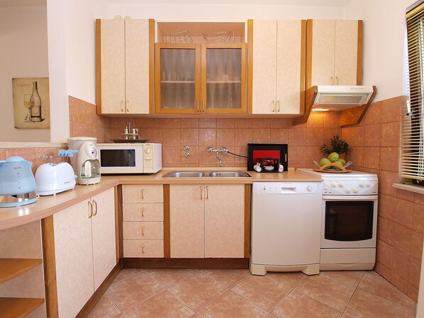 Standard-Apartment, 4 Schlafzimmer (70/106) | Eigene Küche | Kühlschrank, Mikrowelle, Ofen, Herdplatte