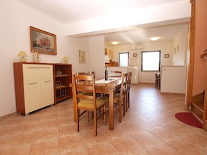 Standard Apartment, 4 Bedrooms (70/106) | In-room dining - Apartment 70 (Fazana)