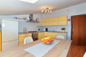 Standard-Apartment, 2 Schlafzimmer (70/1781) | Eigene Küche | Kühlschrank, Mikrowelle, Ofen, Herdplatte