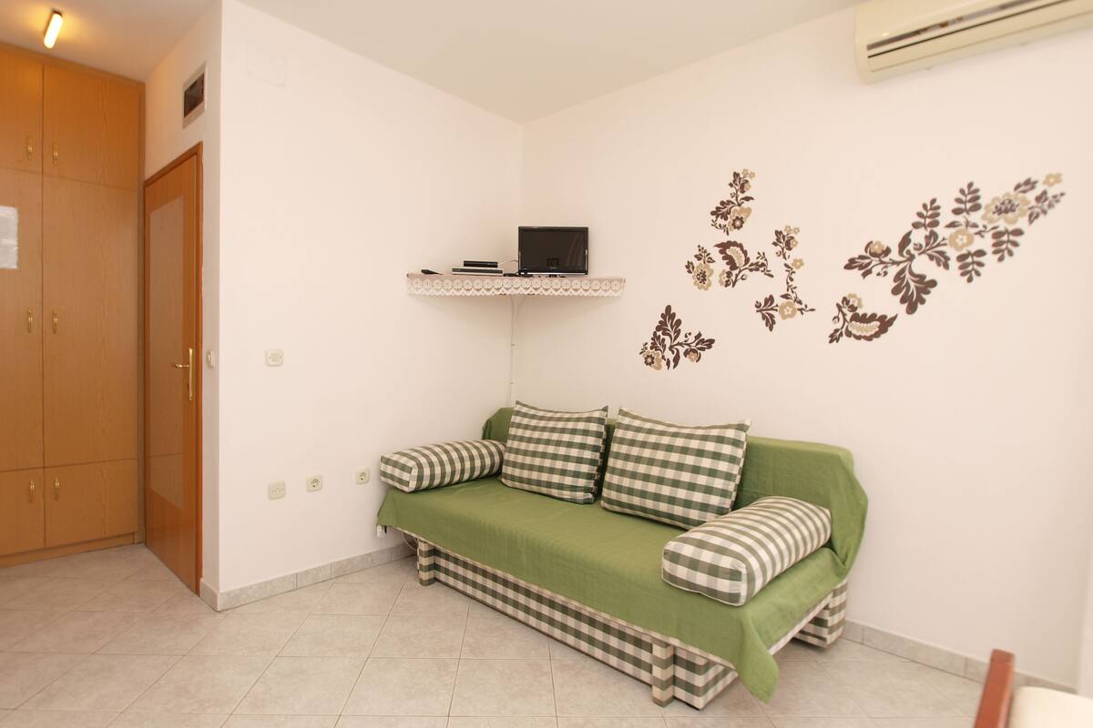 Standard Studio, 1 Bedroom (72/115) | Living area | Flat-screen TV
