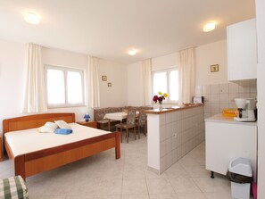 1 غرفة نوم ومكواة/لوح كي وواي فاي مجانًا وملاءات أسرّة