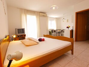 1 غرفة نوم ومكواة/لوح كي وواي فاي مجانًا وملاءات أسرّة