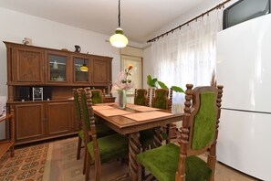 Standard-Apartment, 4 Schlafzimmer (74/118) | Eigene Küche | Kühlschrank, Mikrowelle, Ofen, Herdplatte