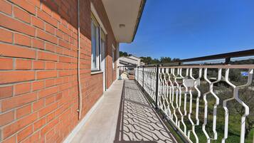 Apartamento estándar, 4 habitaciones (74/119) | Terraza o patio