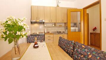 Departamento estándar, 1 habitación (91/167) | Cocina privada | Refrigerador, microondas, horno y parrilla de estufa