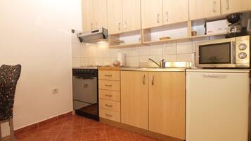 شقة عادية - غرفة نوم واحدة (91/167) | مطبخ خاص | ثلاجة، ميكروويف، فرن، موقد طهي مسطح