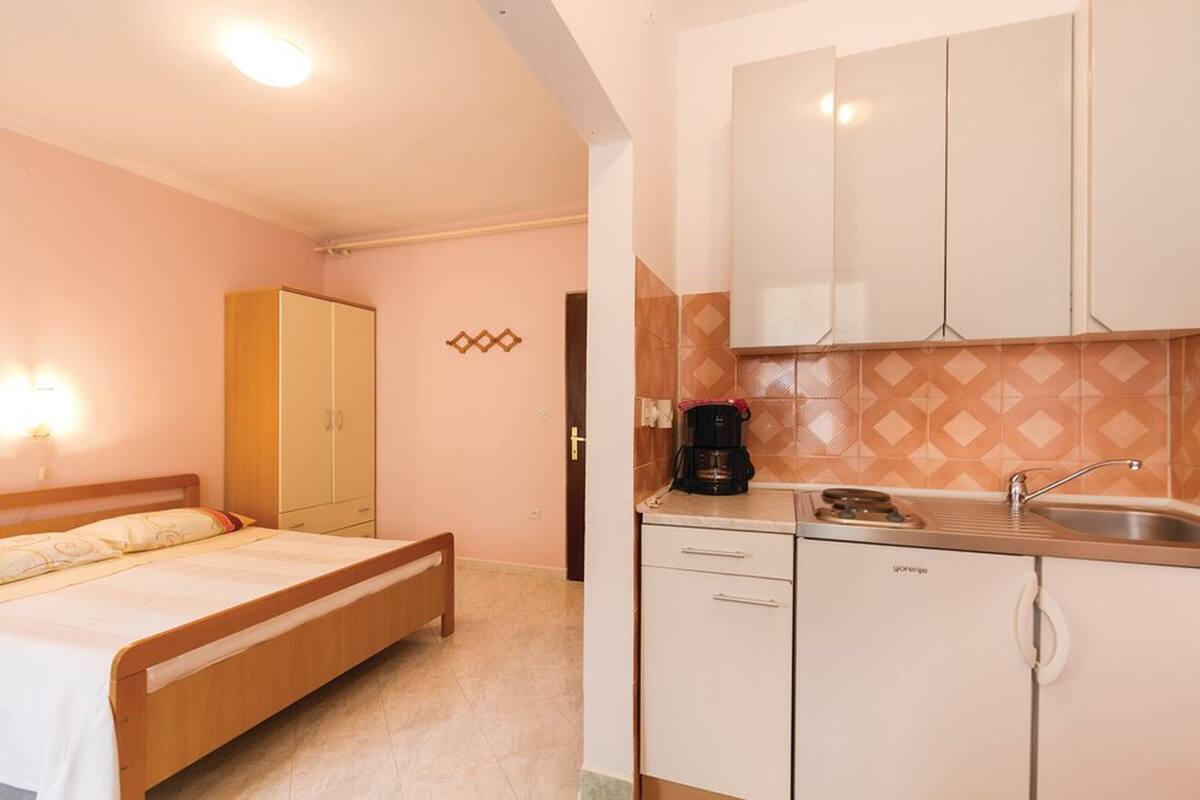Standard Apartment, 1 Bedroom (167/364) | Iron/ironing board, WiFi (free), bed sheets