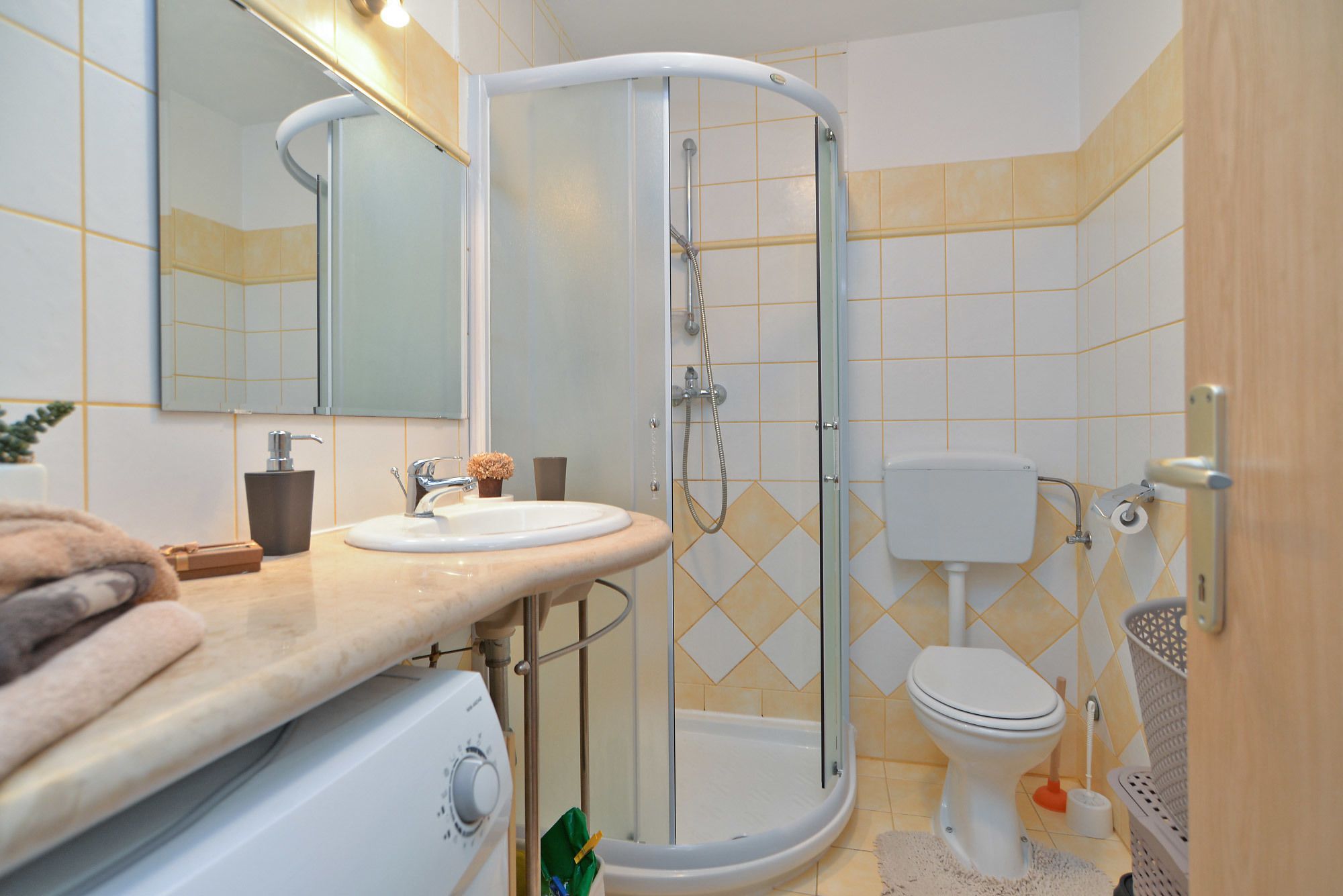 Appartement Standard, 1 chambre (0154) | Salle de bain | Douche, serviettes fournies