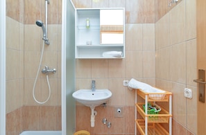 Standard Apartment, 2 Bedrooms (344/791) | Bathroom | Shower, hair dryer, towels