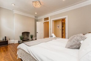 House (5 Bedrooms) | 5 bedrooms - Safe Spacious Mansion Indowntown (Chicago)