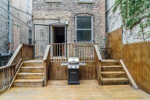 Terrace/patio - Safe Spacious Mansion Indowntown (Chicago)