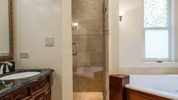 House (5 Bedrooms) | Bathroom