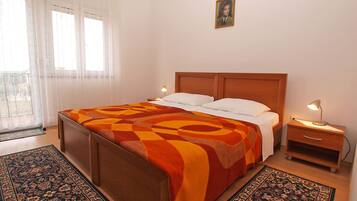 Standard Apartment, 3 Bedrooms (359/830) | Iron/ironing board, free cribs/infant beds, free WiFi, bed sheets