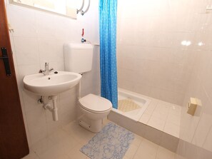 Standard Apartment, 3 Bedrooms (359/830) | Bathroom | Shower, hair dryer, towels