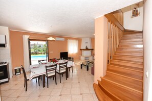 Standard Villa, 3 Bedrooms (0164) | In-room dining - Villa 377 (Tinjan)