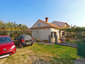 Free self-parking - House 385 (Pula)