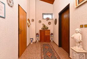 Standard Apartment, 2 Bedrooms (417/950) | Living area | TV